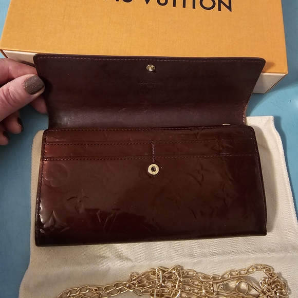 Louis Vuitton Monogram Vernis Sarah Wallet - Picture 6 of 14